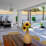 Cubo's Casa Flor High Privacy & Pool Feriehus