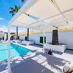 Cubo's Casa Flor High Privacy & Pool Feriehus *